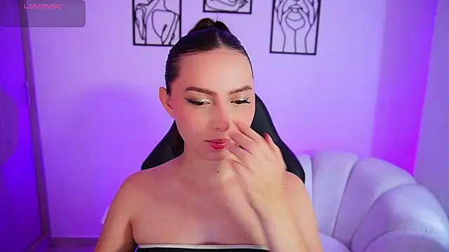Snapshot of AliceHarper_ chatting on 07.15.26 AliceHarper online show from 07.15.26