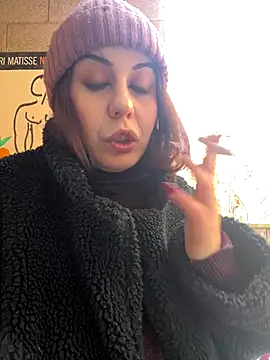Snapshot of holyeroticss chatting on 12.06.24 holyeroticss online show from 12.06.24