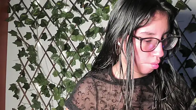 CoralineSanchez online show from 10.26.25