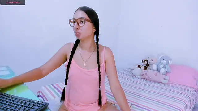 Snapshot of Alyson0001 chatting on 10.01.25 Alyson0001 online show from 10.01.25