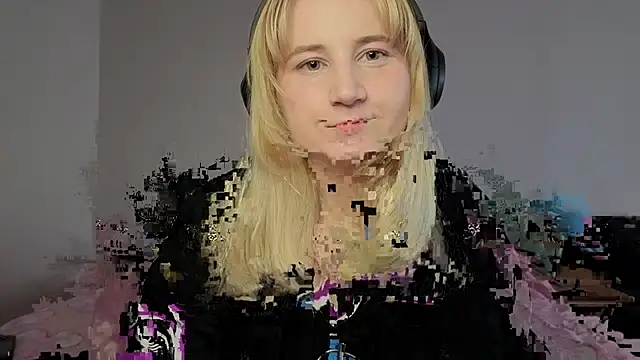 Snapshot of Glitch_Witch chatting on 06.17.26 Glitch Witch online show from 06.17.26