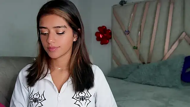 Snapshot of Rebecca_055 chatting on 11.30.25 Rebecca 055 online show from 11.30.25