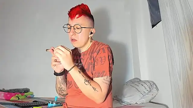 Snapshot of Sexyboy_666 chatting on 12.19.25 Sexyboy 666 online show from 12.19.25