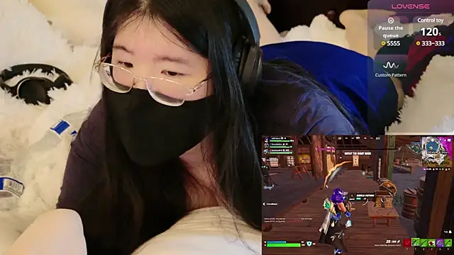 Snapshot of Kara-Nuna chatting on 12.08.24 Kara-Nuna online show from 12.08.24