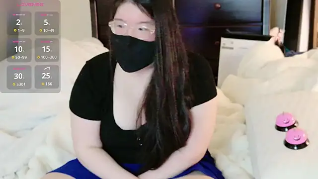 Snapshot of Kara-Nuna chatting on 02.05.25 Kara-Nuna online show from 02.05.25