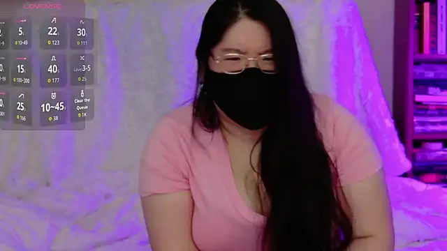 Snapshot of Kara-Nuna chatting on 09.29.25 Kara-Nuna online show from 09.29.25