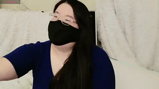 Snapshot of Kara-Nuna chatting on 11.07.25 Kara-Nuna online show from 11.07.25