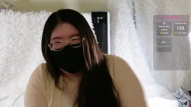 Snapshot of Kara-Nuna chatting on 11.11.25 Kara-Nuna online show from 11.11.25