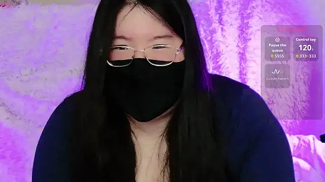 Snapshot of Kara-Nuna chatting on 12.03.25 Kara-Nuna online show from 12.03.25