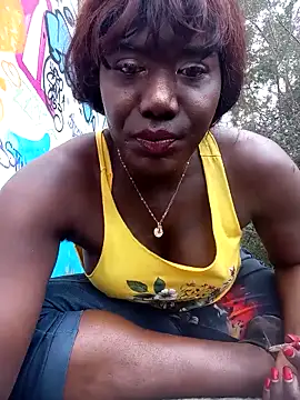 Snapshot of blackhotpartyts chatting on 10.13.25 blackhotpartyts online show from 10.13.25