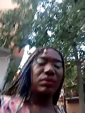 Snapshot of blackhotpartyts chatting on 10.17.25 blackhotpartyts online show from 10.17.25