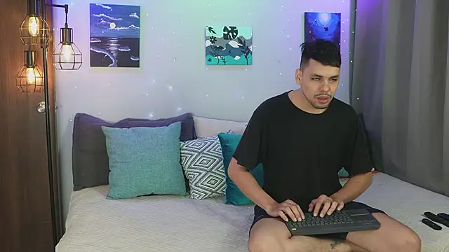 Snapshot of Cleoanubis- chatting on 10.28.25 Cleoanubis- online show from 10.28.25