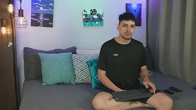 Snapshot of Cleoanubis- chatting on 11.02.25 Cleoanubis- online show from 11.02.25