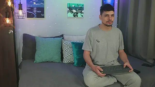 Snapshot of Cleoanubis- chatting on 11.10.25 Cleoanubis- online show from 11.10.25