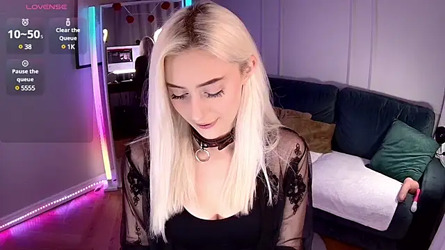 LoryWood online show from 12.03.24