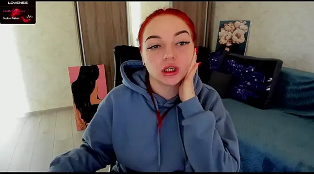 Snapshot of Stella__Cox chatting on 02.08.25 Stella Cox online show from 02.08.25