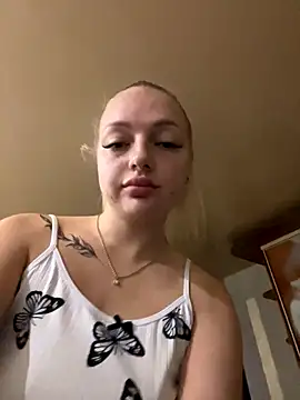 Snapshot of Stella__Cox chatting on 09.28.25 Stella Cox online show from 09.28.25