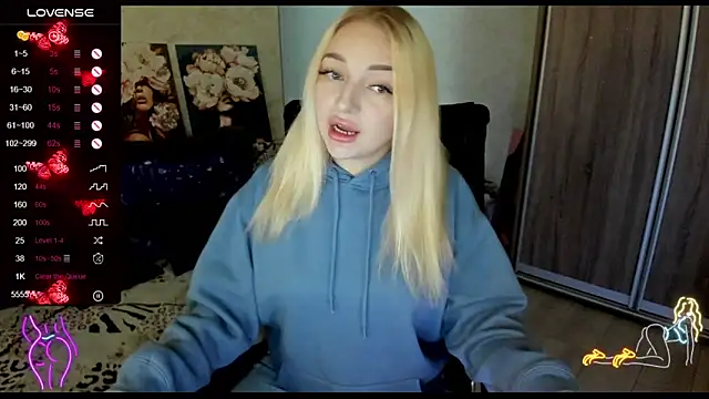 Snapshot of Stella__Cox chatting on 10.03.25 Stella Cox online show from 10.03.25