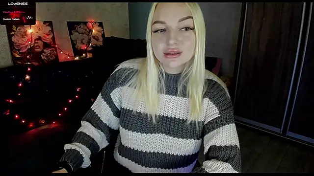 Snapshot of Stella__Cox chatting on 10.23.25 Stella Cox online show from 10.23.25