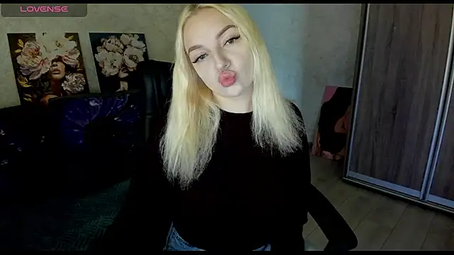 Snapshot of Stella__Cox chatting on 11.07.25 Stella Cox online show from 11.07.25