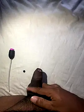 Snapshot of delasan chatting on 10.26.25 delasan online show from 10.26.25