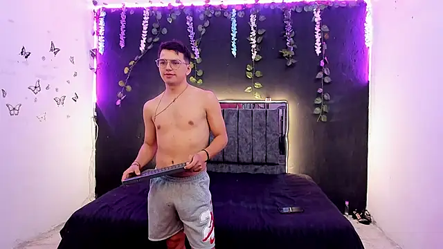 UNIVERSAL SEXX  online show from 04.13.26