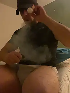 Snapshot of FumesClouds chatting on 01.21.25 FumesClouds online show from 01.21.25