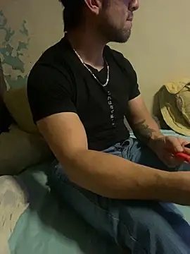 Snapshot of FumesClouds chatting on 10.26.25 FumesClouds online show from 10.26.25