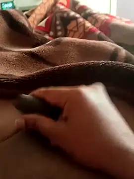 Snapshot of SexyMama_boy chatting on 10.04.25 SexyMama boy online show from 10.04.25