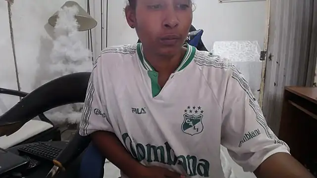 Snapshot of yohatinelly07 chatting on 11.27.25 yohatinelly07 online show from 11.27.25