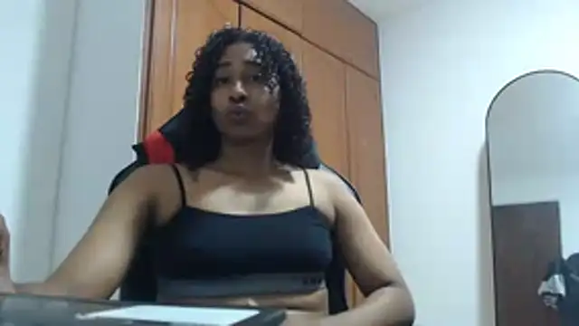 Snapshot of yohatinelly07 chatting on 01.18.26 yohatinelly07 online show from 01.18.26