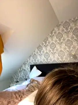 JuicyFruits93 online show from 09.30.25