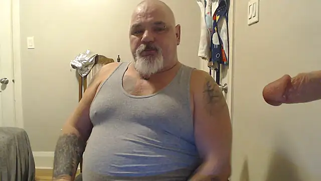 Snapshot of Newfiesausage1972 chatting on 02.19.25 Newfiesausage1972 online show from 02.19.25