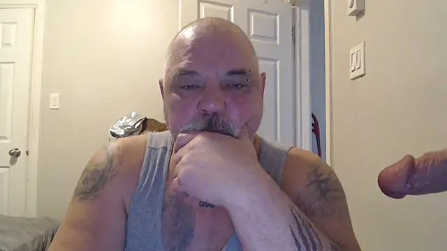 Snapshot of Newfiesausage1972 chatting on 02.20.25 Newfiesausage1972 online show from 02.20.25
