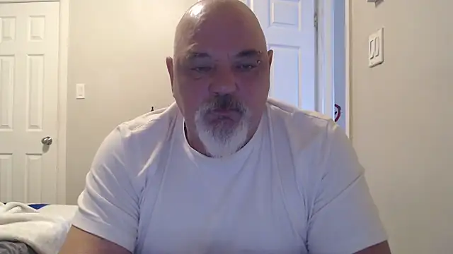 Snapshot of Newfiesausage1972 chatting on 03.20.25 Newfiesausage1972 online show from 03.20.25