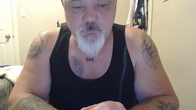Snapshot of Newfiesausage1972 chatting on 03.21.25 Newfiesausage1972 online show from 03.21.25