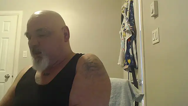 Snapshot of Newfiesausage1972 chatting on 03.21.25 Newfiesausage1972 online show from 03.21.25