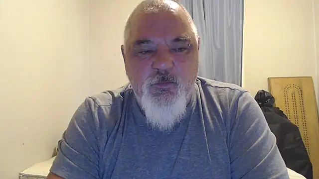 Snapshot of Newfiesausage1972 chatting on 10.04.25 Newfiesausage1972 online show from 10.04.25