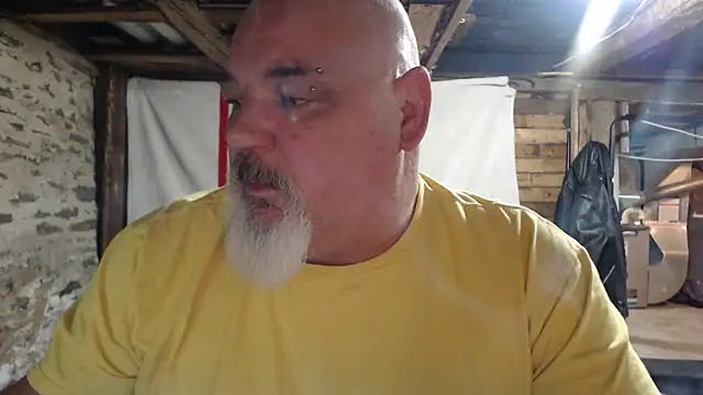 Newfiesausage1972 online show from 11.24.25