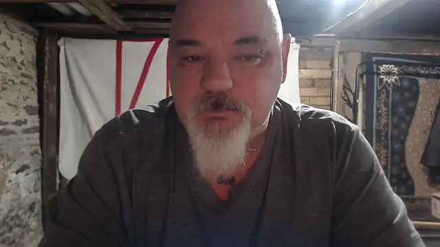 Newfiesausage1972 online show from 01.07.26