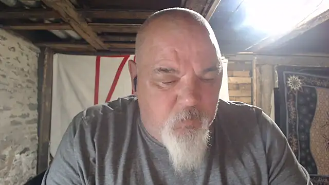 Newfiesausage1972 online show from 04.28.26