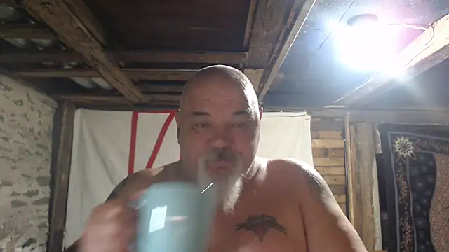 Newfiesausage1972 online show from 04.29.26