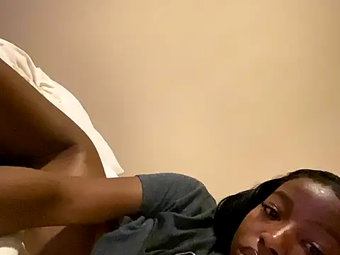 Snapshot of NovaJ- chatting on 10.05.25 NovaJ- online show from 10.05.25