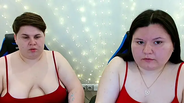 Snapshot of BeckyAndHellen chatting on 06.08.26 BeckyAndHellen online show from 06.08.26