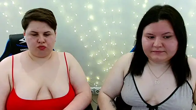 Snapshot of BeckyAndHellen chatting on 06.14.26 BeckyAndHellen online show from 06.14.26