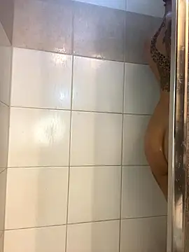 Snapshot of Shuggabutt chatting on 12.08.24 Shuggabutt online show from 12.08.24