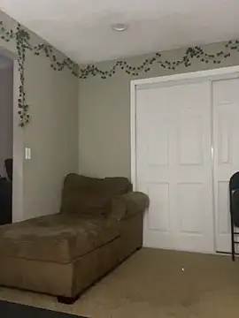 Snapshot of Shuggabutt chatting on 01.05.25 Shuggabutt online show from 01.05.25