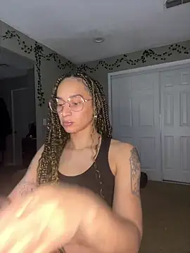 Snapshot of Shuggabutt chatting on 01.11.25 Shuggabutt online show from 01.11.25