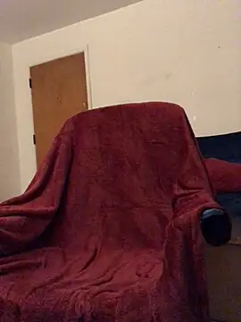 Snapshot of blndpolkadot chatting on 02.13.25 blndpolkadot online show from 02.13.25