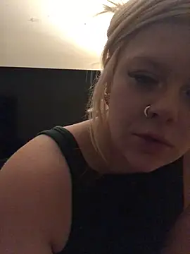 Snapshot of blndpolkadot chatting on 02.13.25 blndpolkadot online show from 02.13.25